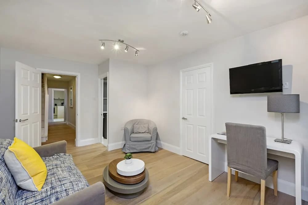 The Sussex Garden Apartment - photo 5