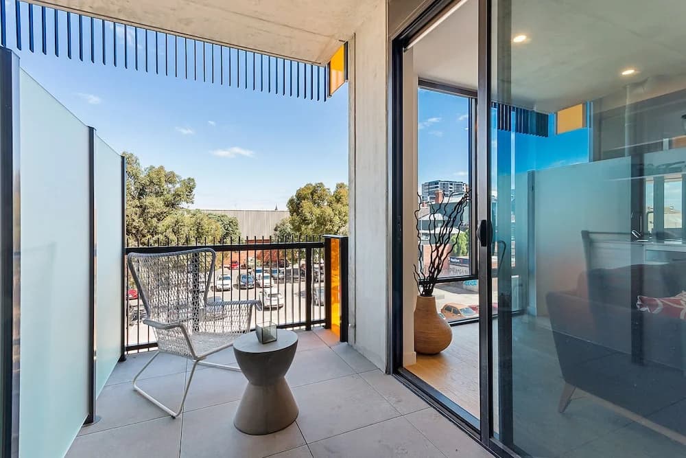 BRUNSWICK Stylish Space with Parking + Netflix - photo 7