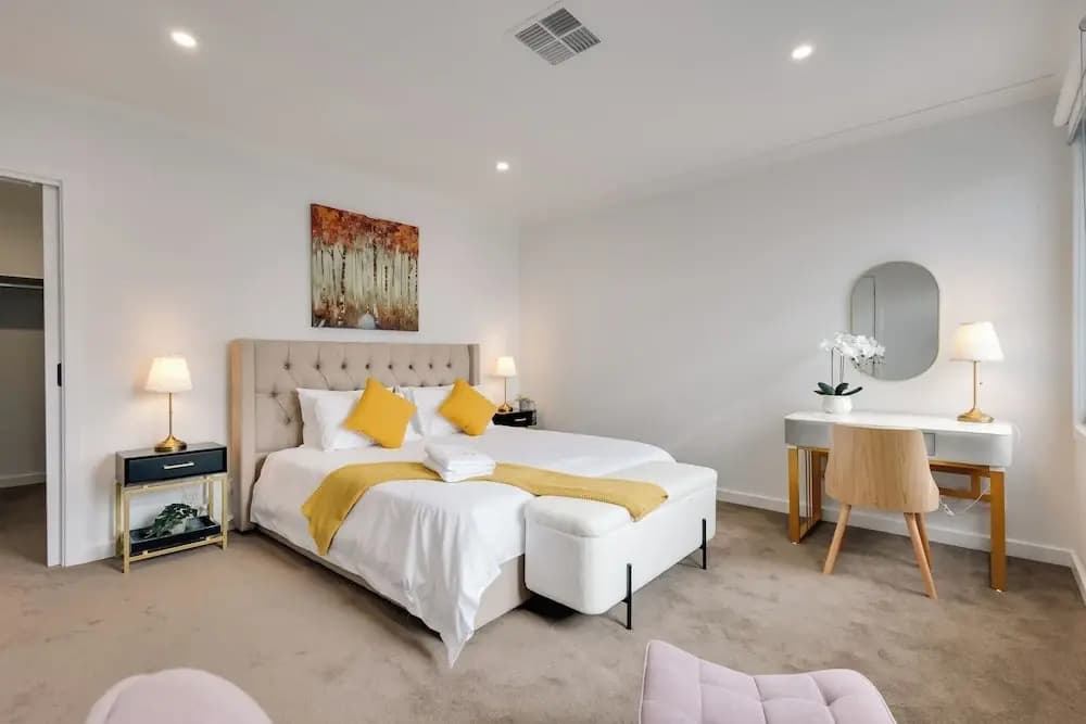 StayAU Stylish 4BR Home Ringwood - photo 3
