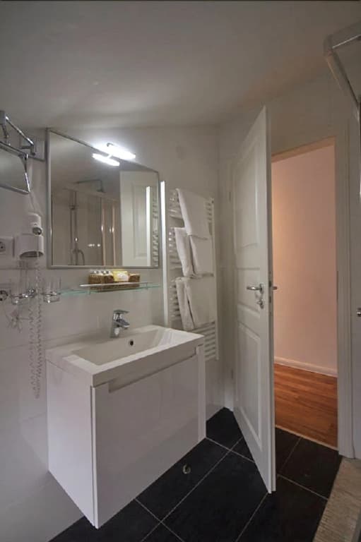 Hotel Elliot - photo 6
