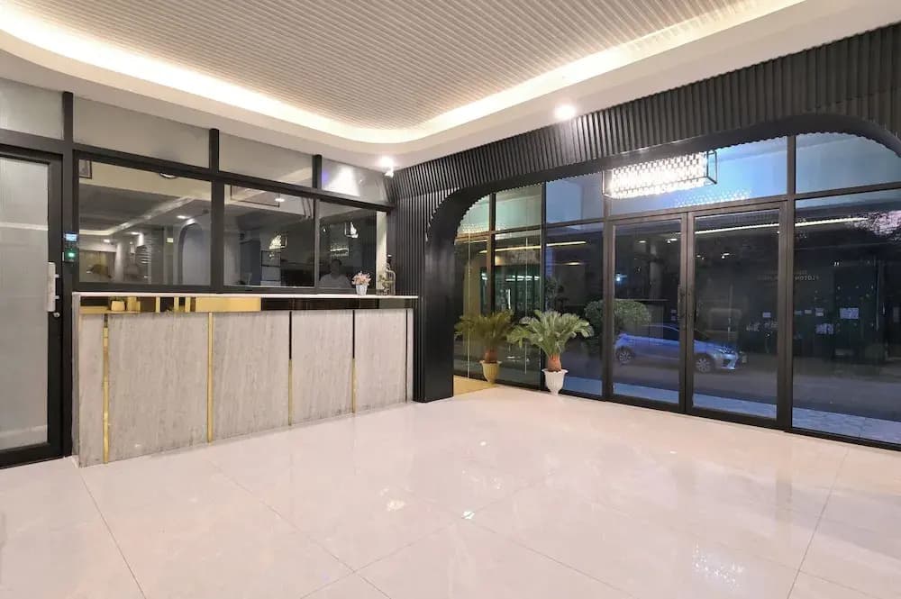Floton Bangkok Hotel - photo 20