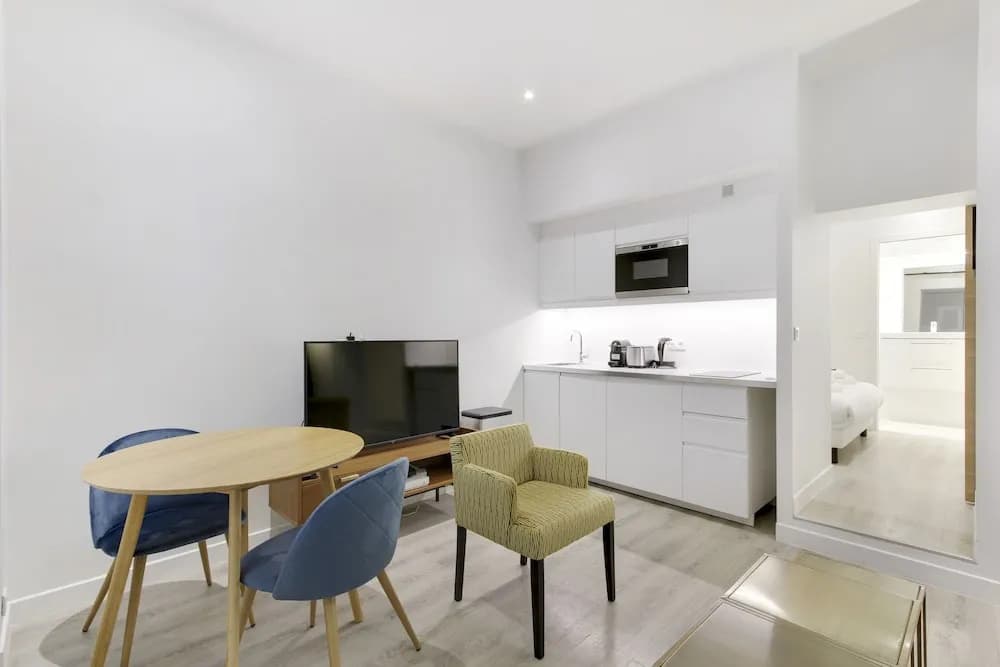 Pick A Flat's Passage Cardinet apartment - photo 9