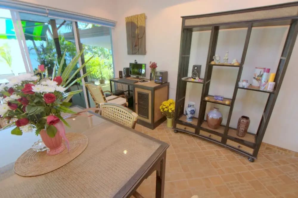 Beachfront Oasis With Private Pool and Jacuzzi on Samui's Bang Por Beach - photo 3