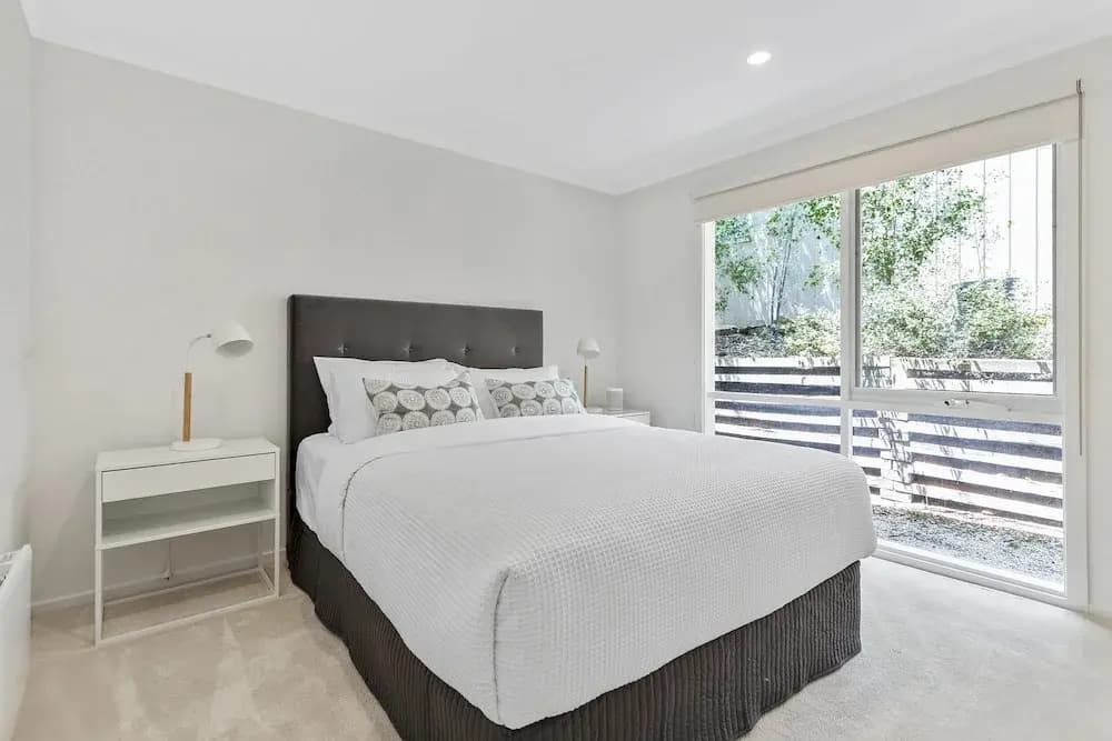 Clifftop Coastal Sanctuary With Panoramic Views - photo 4