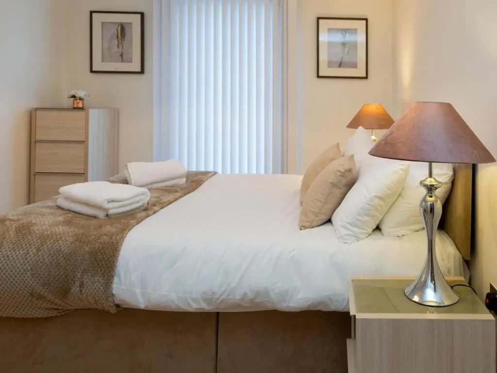 Central Tower Bridge Apartment - photo 2