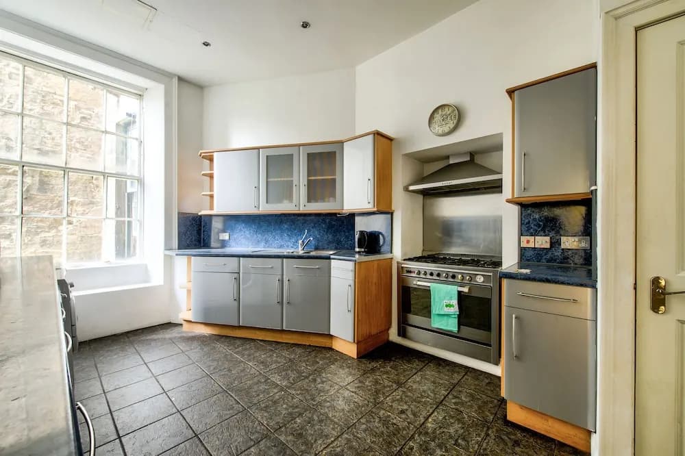 Alva - City Centre Apartment - photo 13