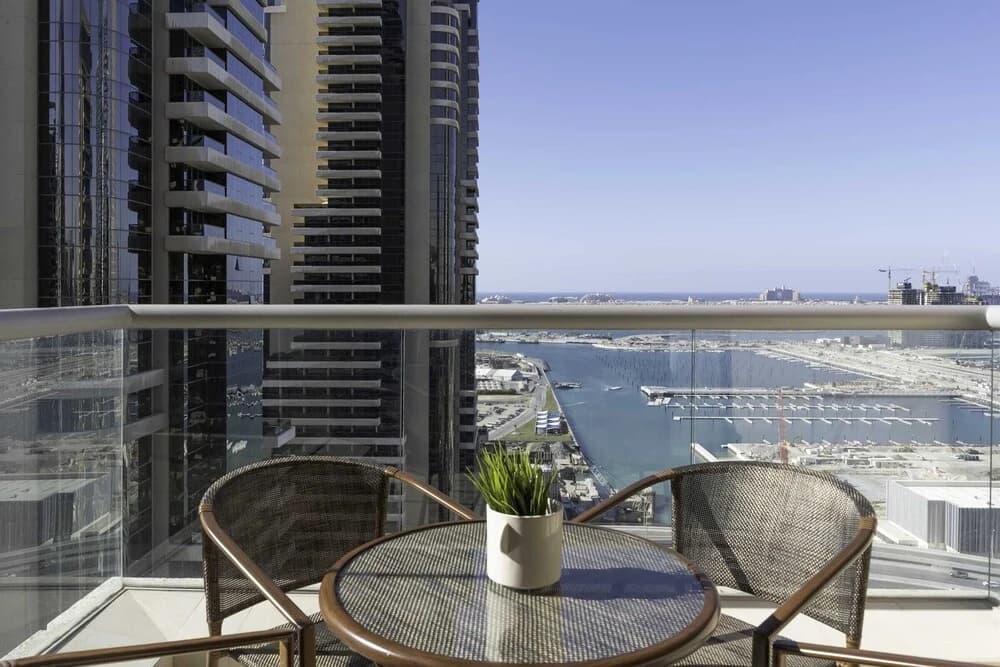 Sleek & Serene Apartment w/ Stunning Marina Views - photo 6