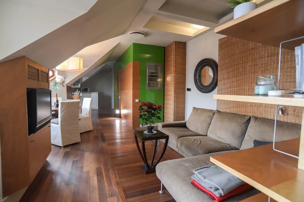Pelicanstay Montaigne Apartments - photo 10