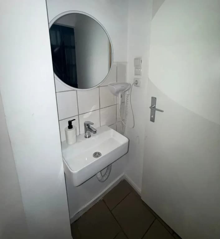Modern 2BR Flat 10 Min to Westbahnhof - photo 4