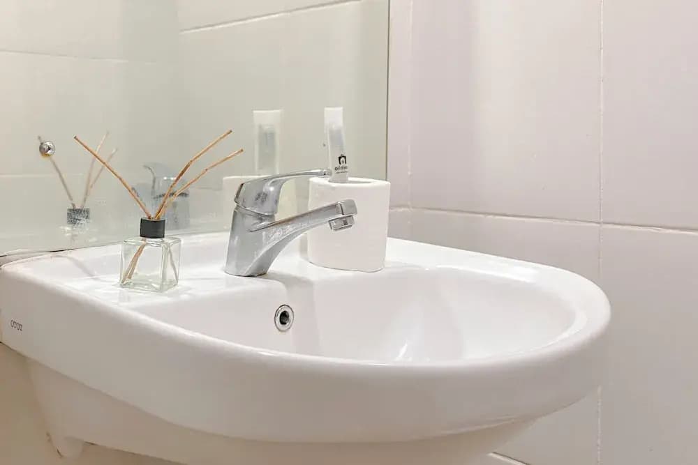 Simple Grey 1Br At Vittoria Residence Apartment - photo 9