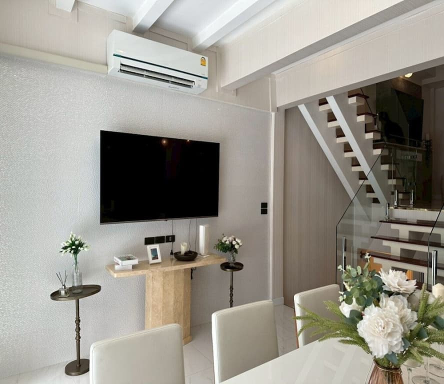 Residence at 49 - photo 9