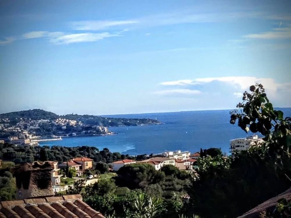 A Gorgeous, 2-bedroom Apartment in a Villa With Beautiful sea View and - photo 14