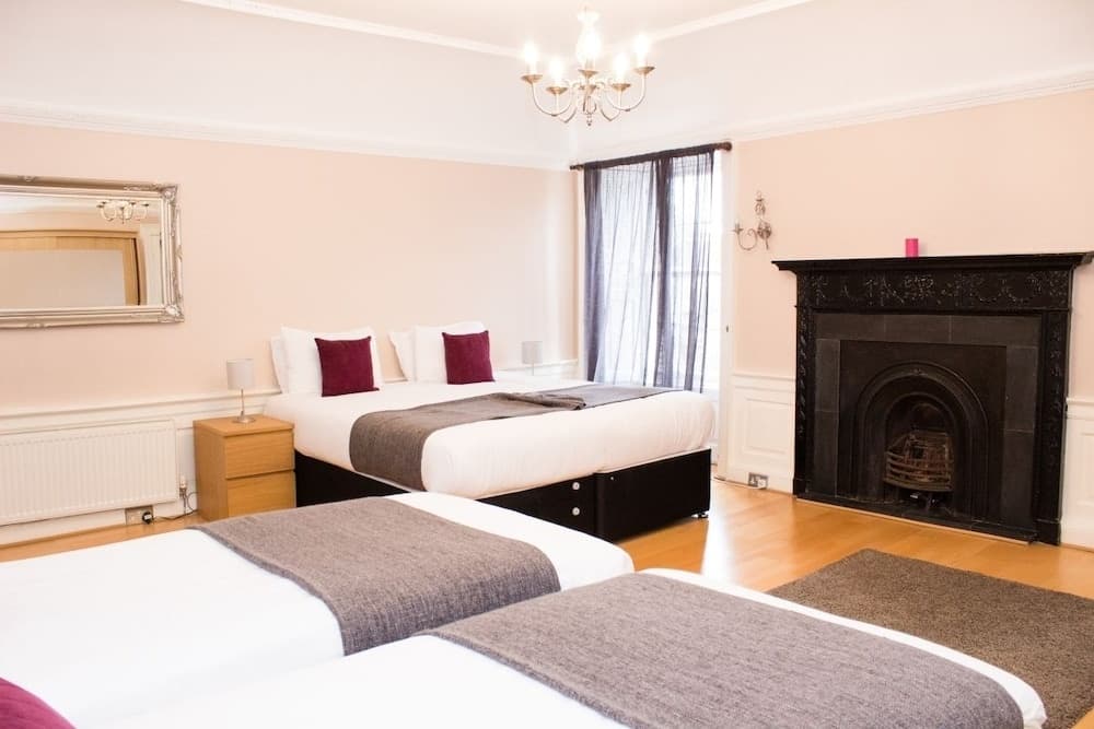 Castle View Apartments - photo 5