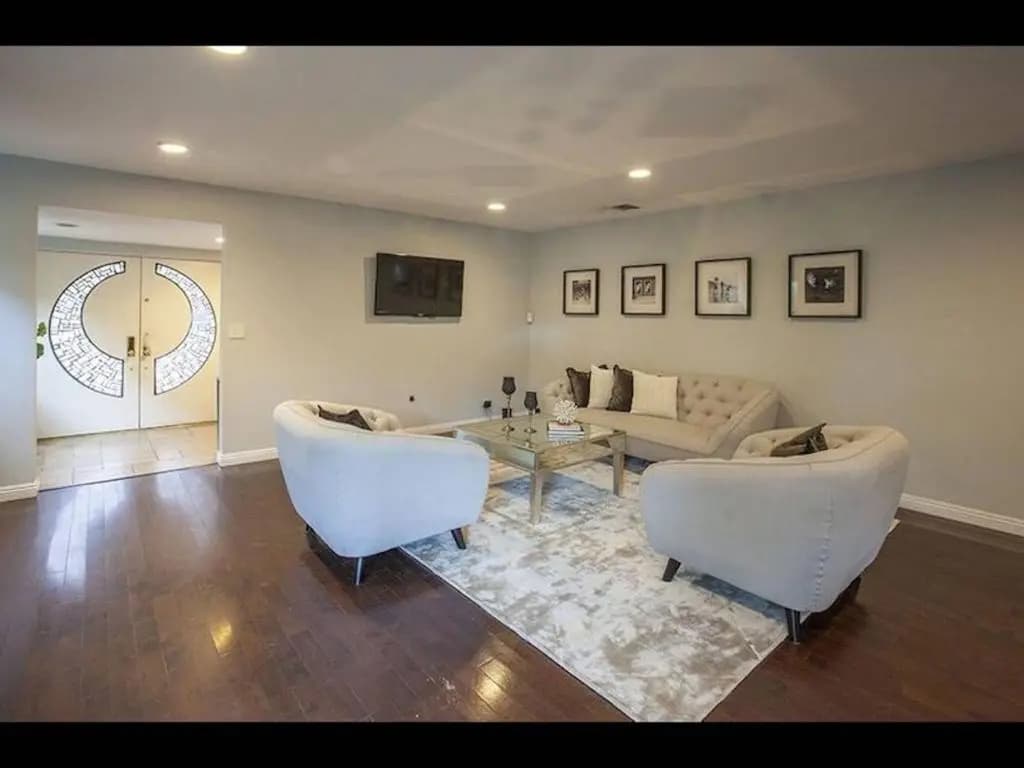 Charming Duplex Home - photo 13