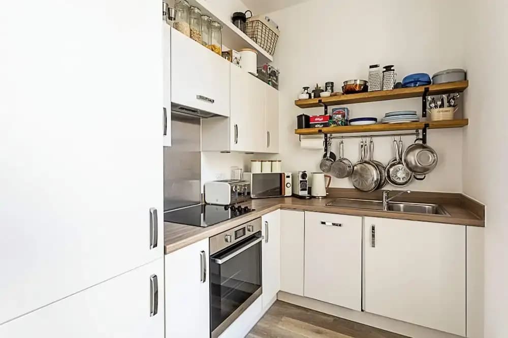 Contemporary Victorian Studio - photo 17