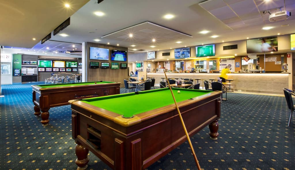 Nightcap at St Albans Hotel - photo 16