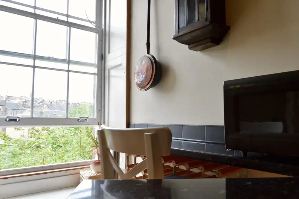 Central Edinburgh 4 Bedroom Flat - photo 7