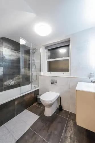 Stunning Ealing Apartment - photo 36