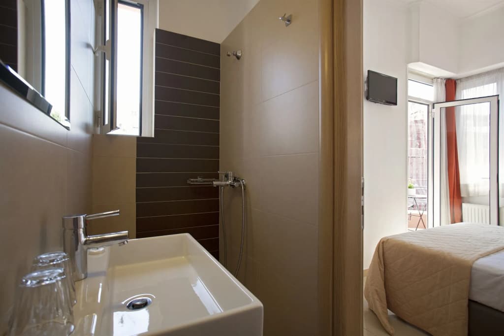 Metropolis Hotel - photo 9