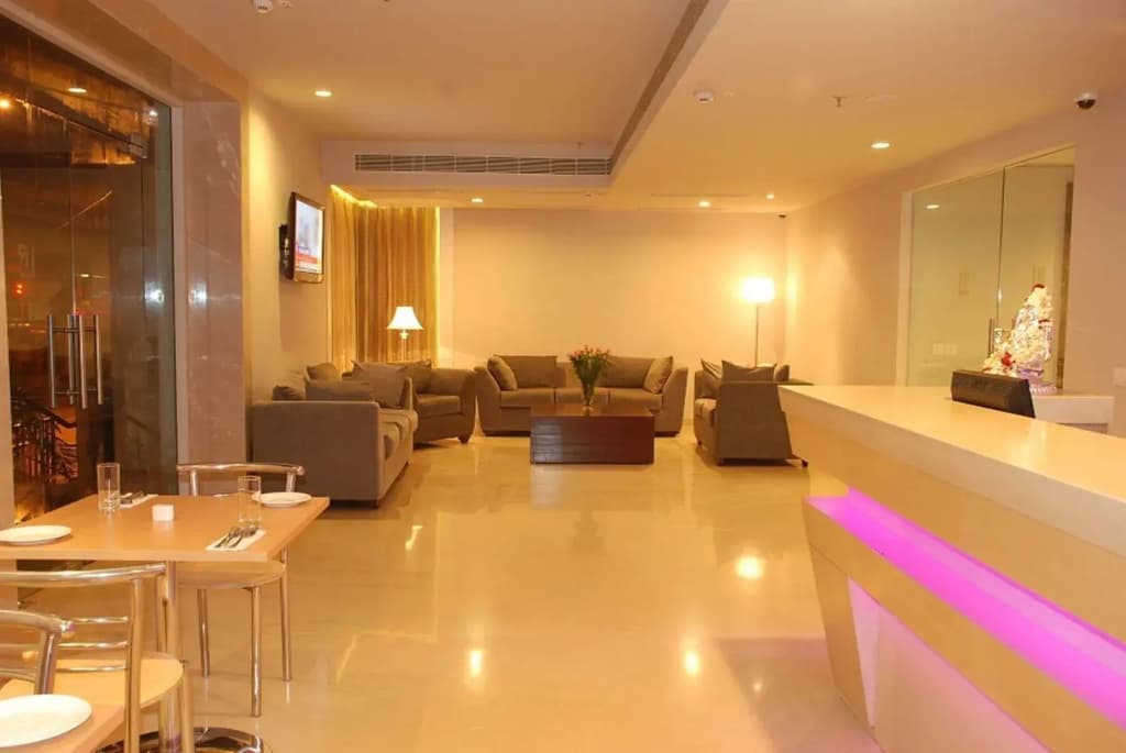 Sarovar Portico Naraina Delhi - photo 20