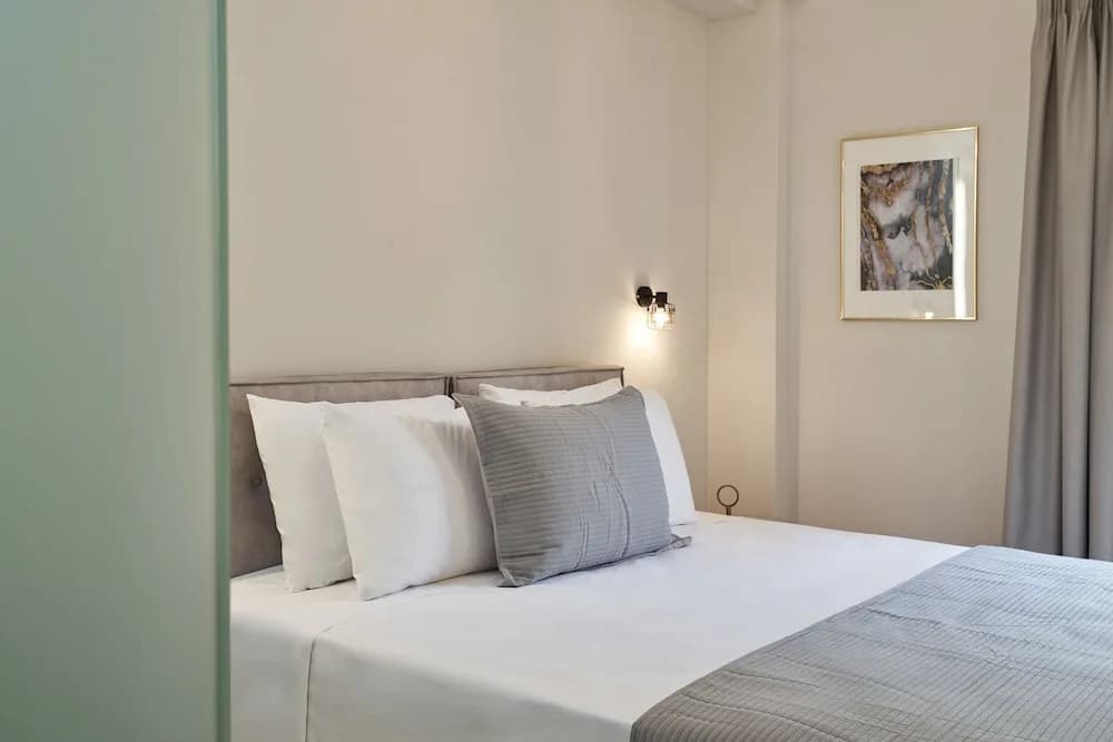 Ilisia Park Contemporary 2BD Condo - photo 4