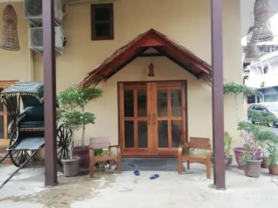 Anggun Lodge Private Room with Sharing Bathroom - photo 11
