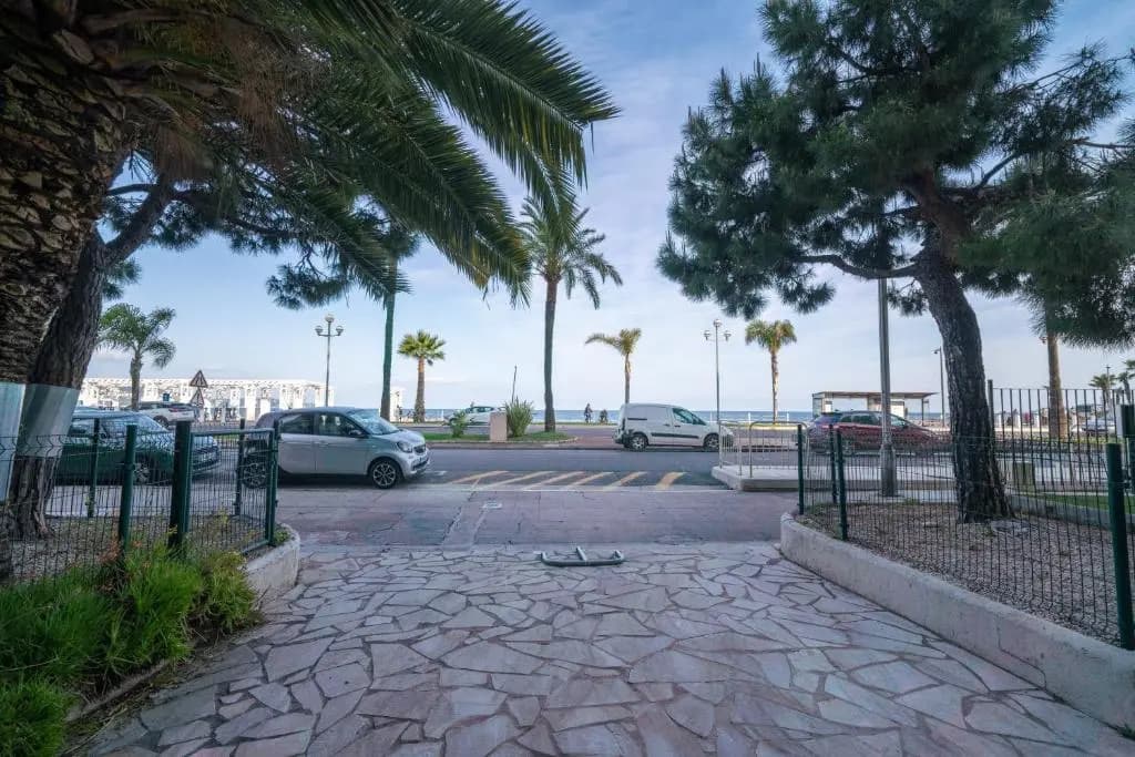 La Prom - a two bedroom apartment with a sea view - photo 12