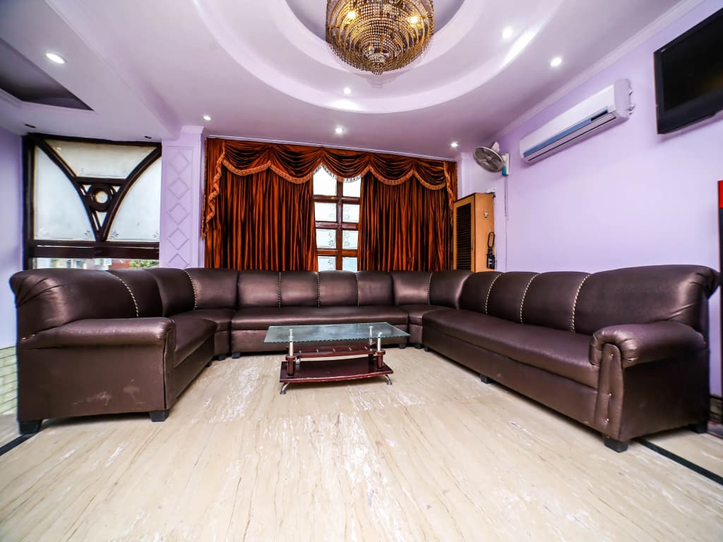 Royal Residency Hotel - photo 2