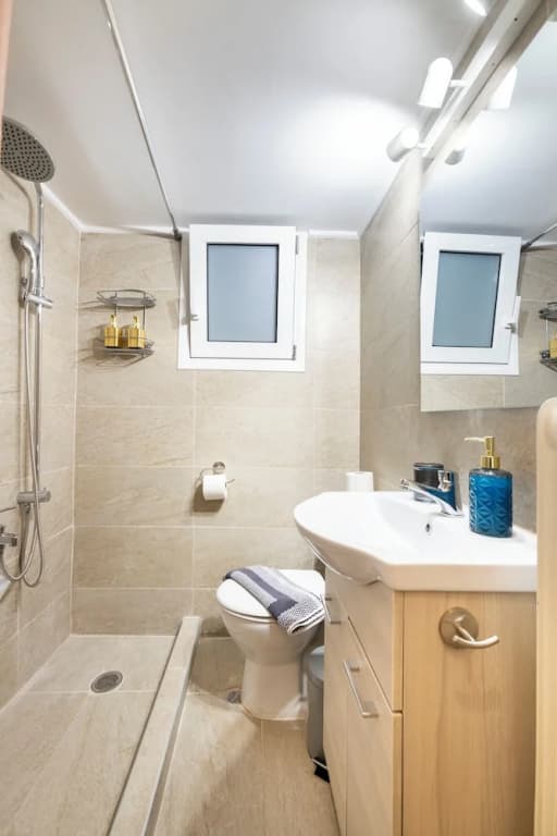 Chic 1-Bedroom near Panathenaic Stadium - photo 7