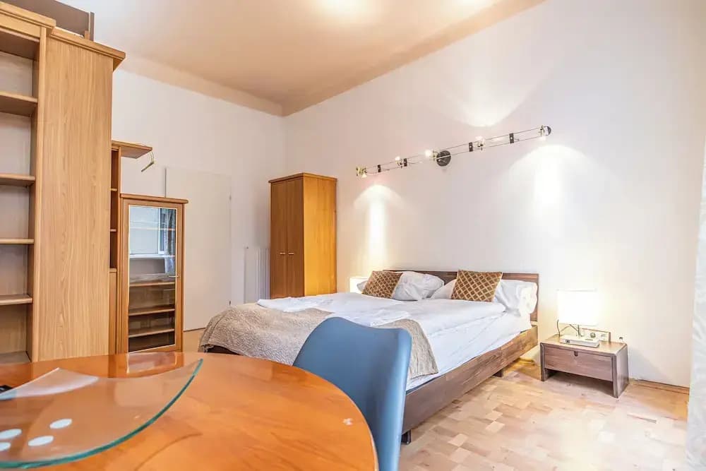 Chic 2BR City Stay Central Location - photo 2