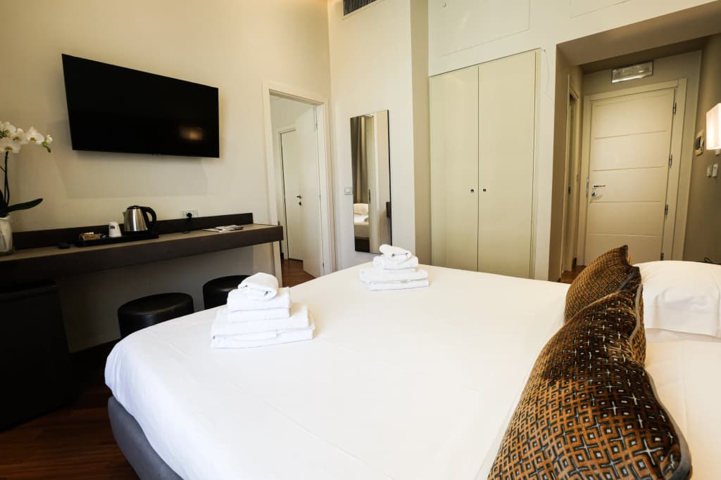 Hotel Embassy - photo 7