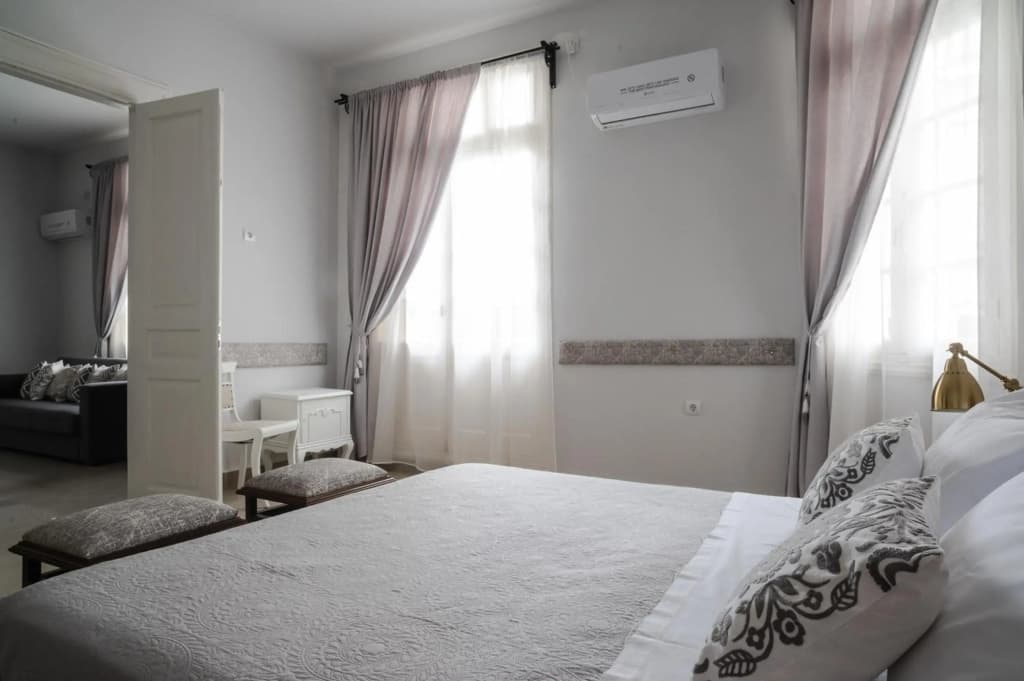 Polytimon, an Athenian neoclassical apartment - photo 5
