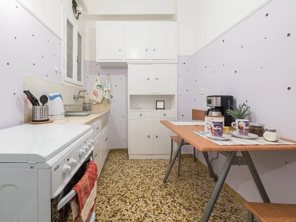 Spacious and Stylish Home in Central Athens by Cloudkeys - photo 11