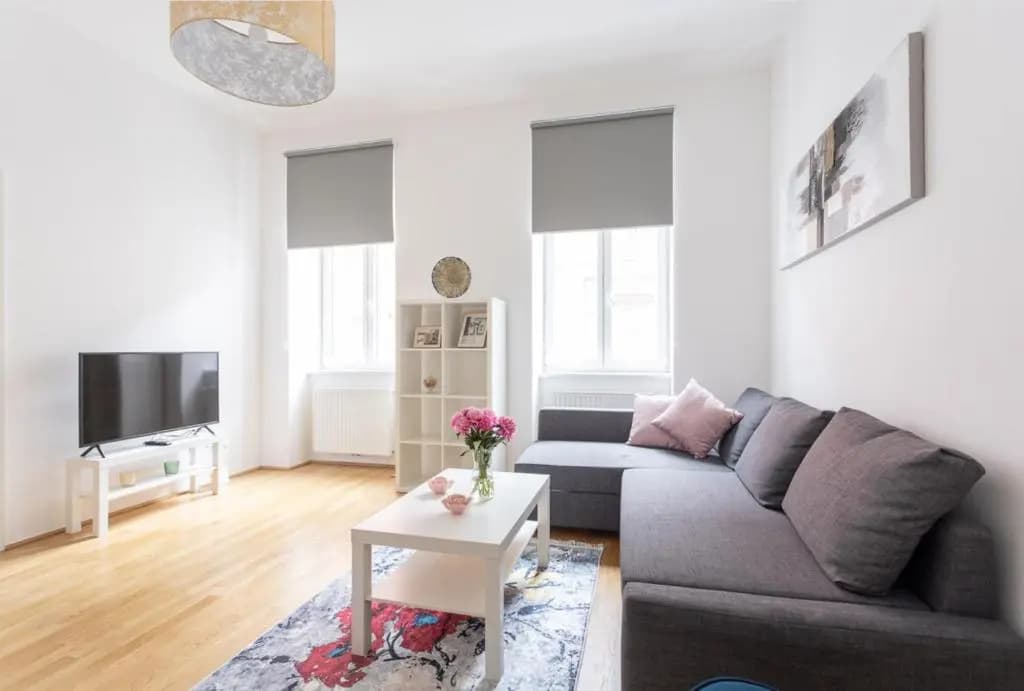 Charming Flat & Balcony near CentralStation Apt 5 - photo 2
