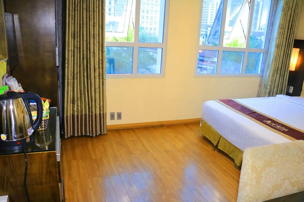 New Moon Hotel - photo 11