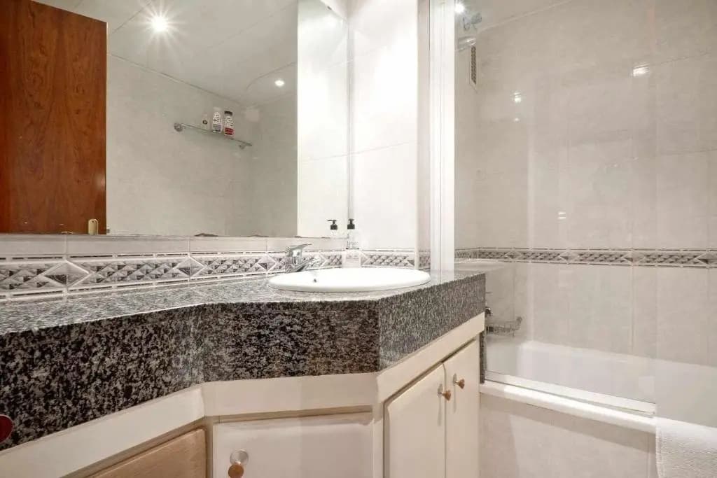 Comfortable 4 rooms 2Bath w balcony - photo 18