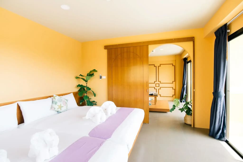 ROYAL PINEAPPLE HOTEL | A Welcome to Wealth and Good Fortune - photo 4