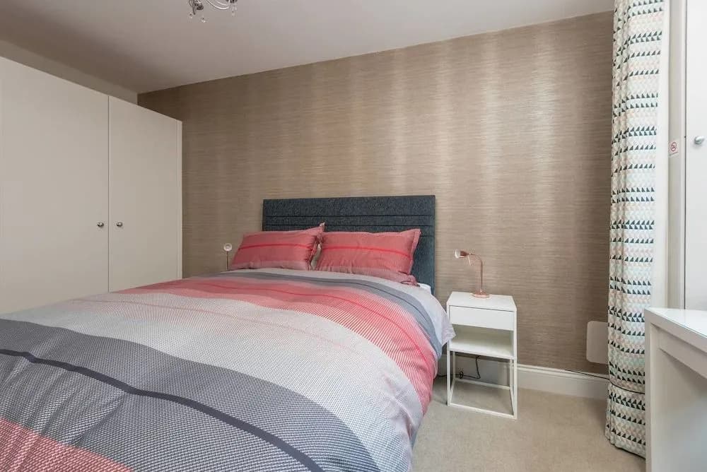 JOIVY Super Central Luxury Edinburgh Apartment - photo 6
