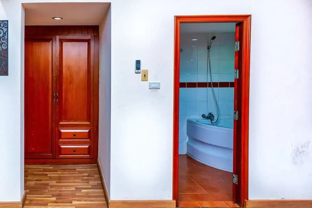Jolly's Guesthouse - photo 6