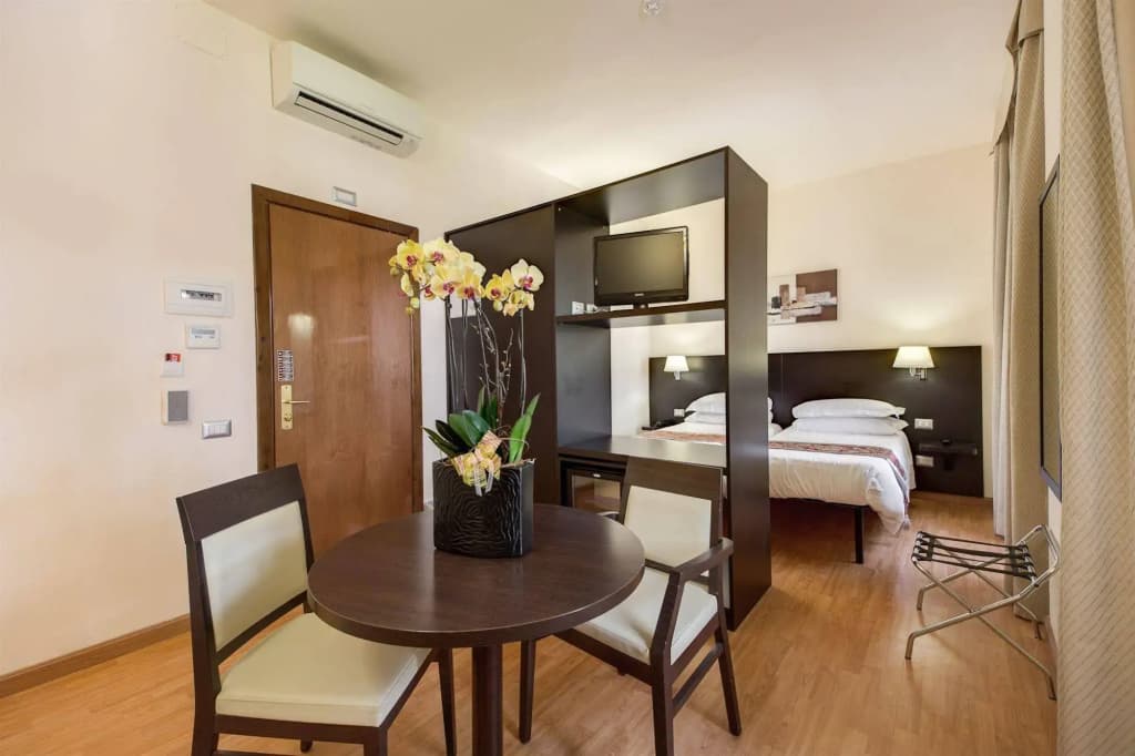 Regal Park Hotel - photo 7