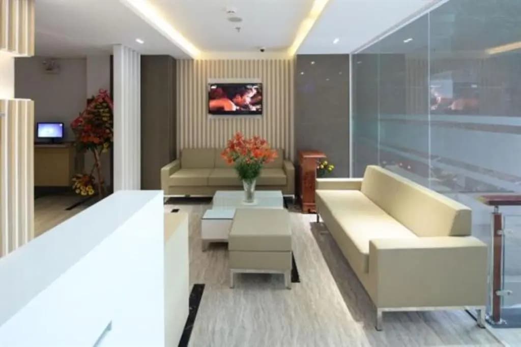 Tristar Hotel - photo 2