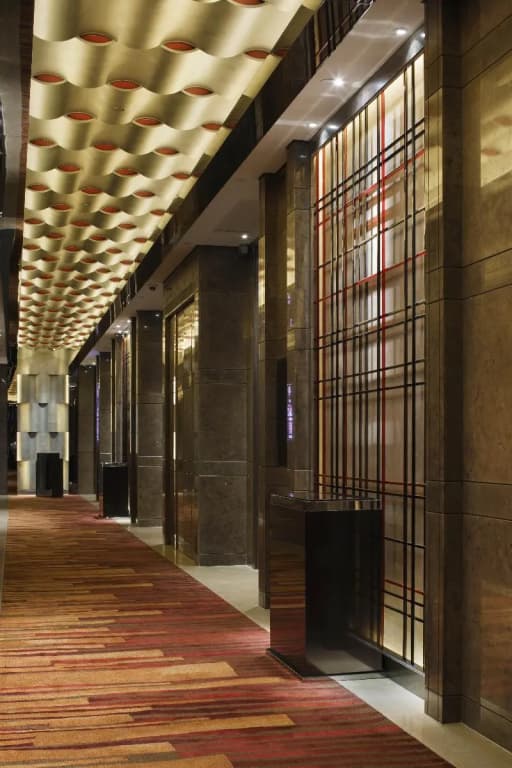 Royal Plaza Hotel - photo 11
