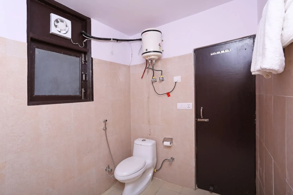 OYO 8462 Hotel Galaxy - photo 10