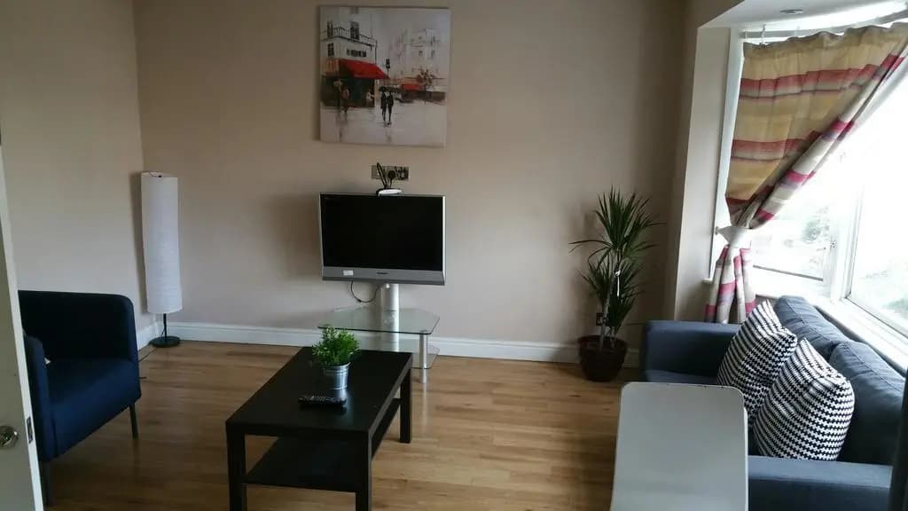 Sutton Place Apartments - photo 5