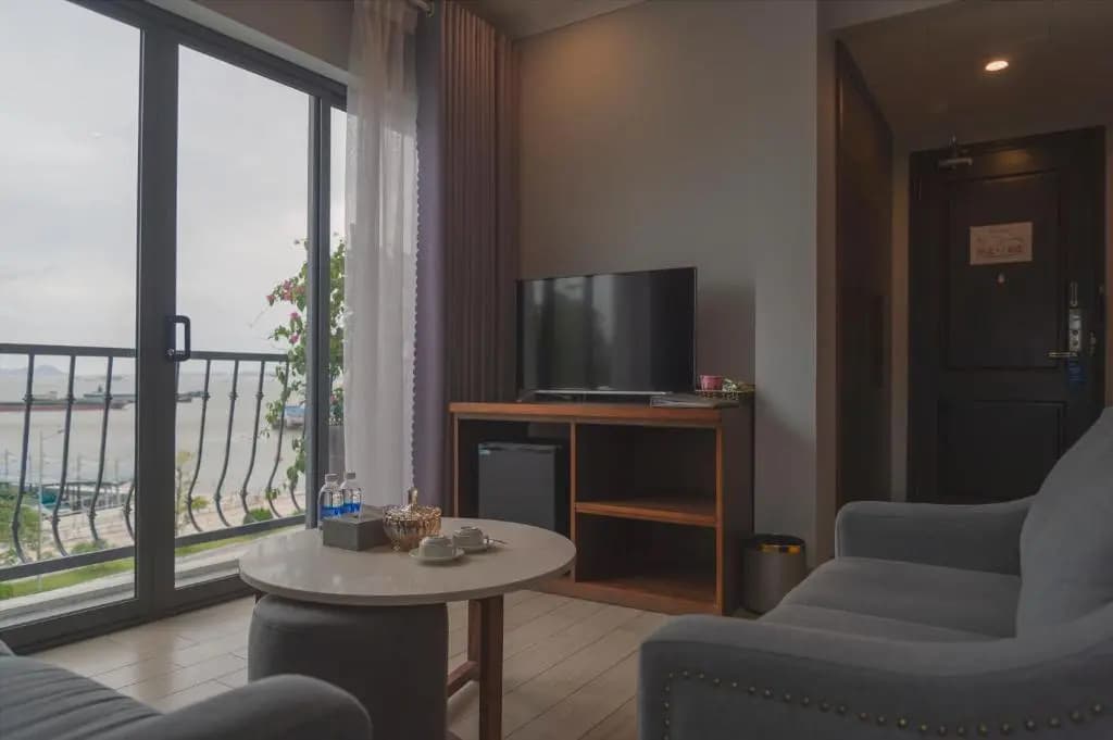 The Confetti Hotel - photo 30