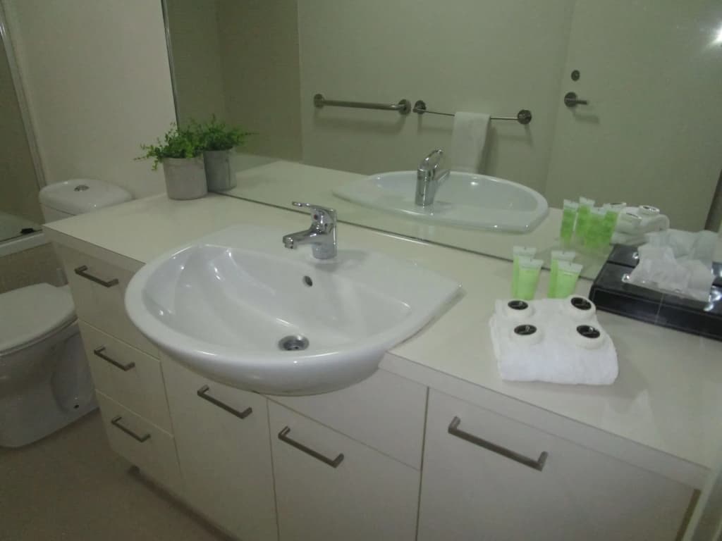 Harbour Escape Apartments - photo 8
