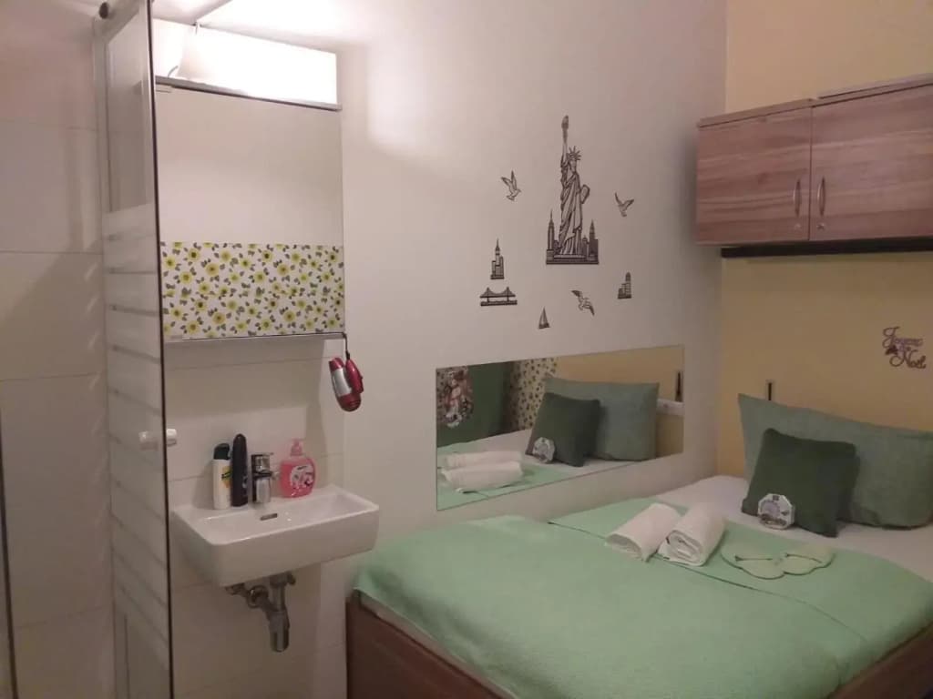 Elisabeth Hostel - photo 2