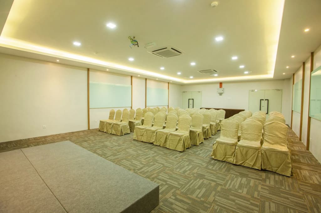 Bzz Hotel - photo 16