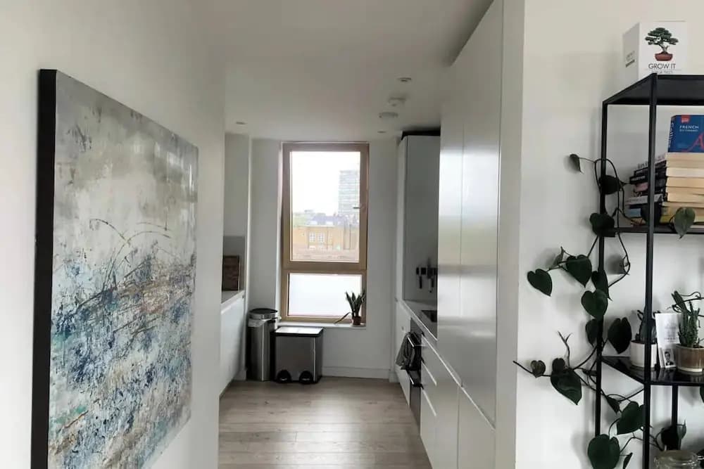 Stylish 2BD Flat With Private Balcony - Battersea - photo 10