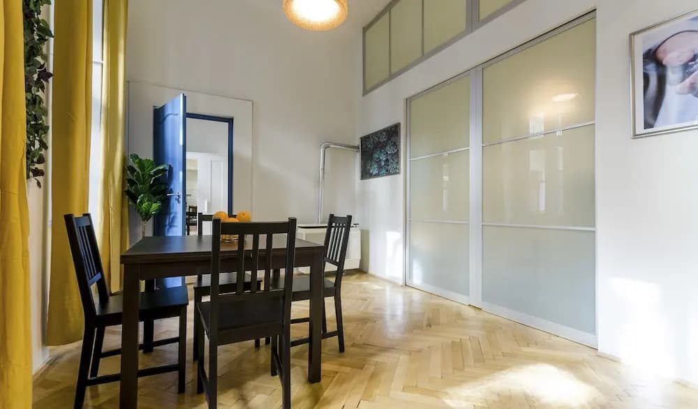 Chic Tarragon Apartments - photo 15